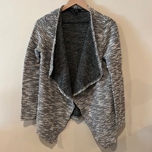 AMISU Black/Snow Asymmetrical Cardigan